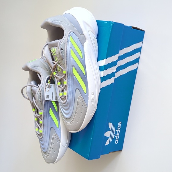 adidas Ozelia Women's Athletic Shoe - Picture 6 of 6